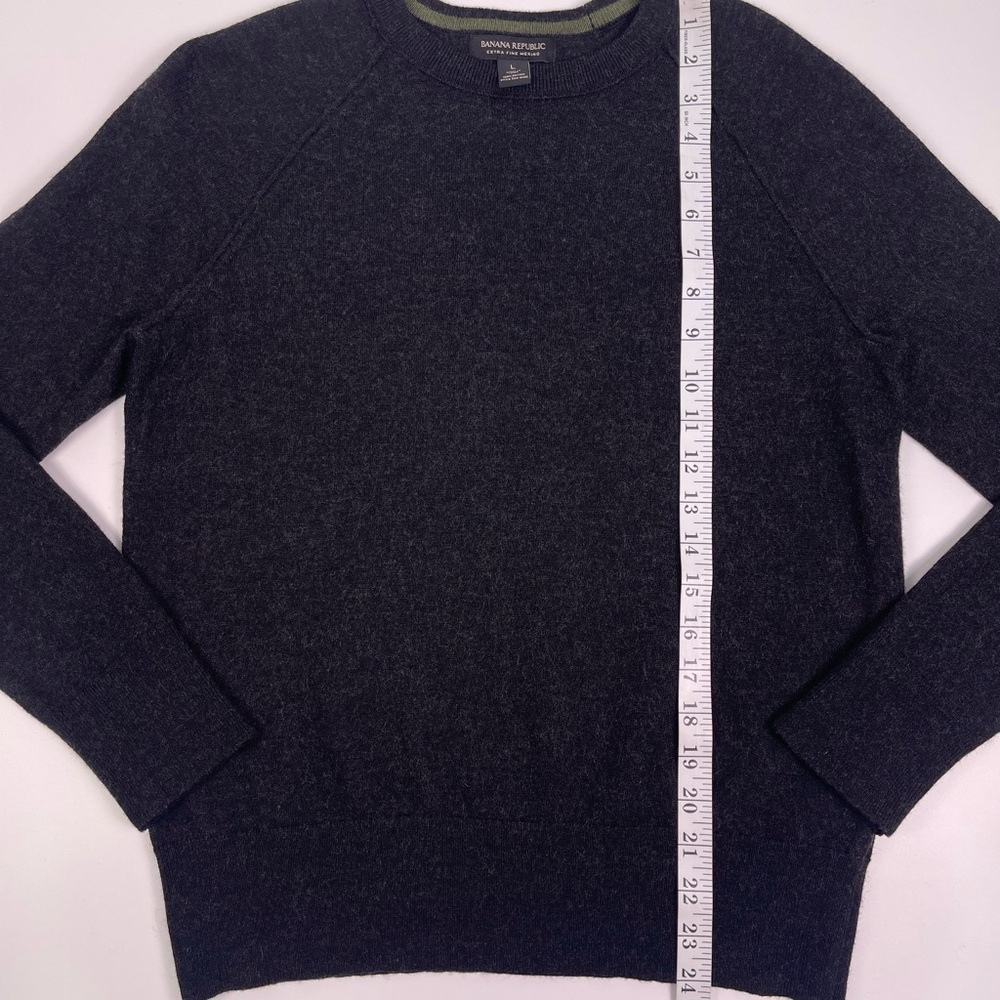 Banana Republic Men's Dark Gray Merino Wool Crewneck Sweater - Picture 8 of 10